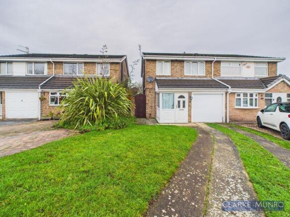 3 bed property, in Kingcraft Road, £165,000