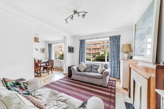 2 bed property, in Barons Keep, £650,000