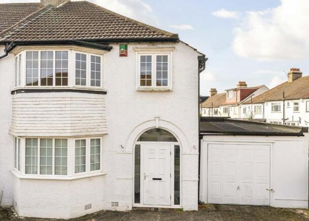 3 bed property, in The Chase, £850,000