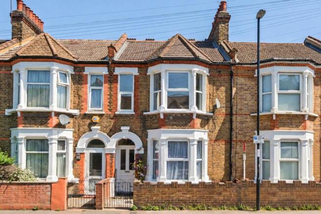 3 bed property, in Leahurst Road, £750,000