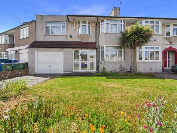 4 bed property, in Chessington Avenue, £575,000