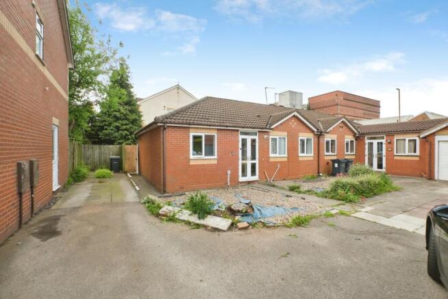 3 bed property, in Mill Burn Way, £285,000