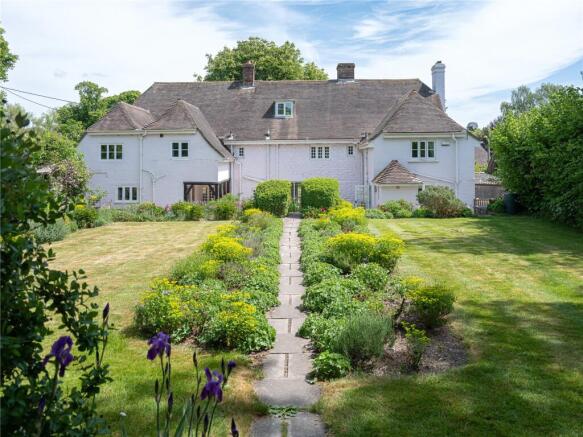 7 bed property, in Ogbourne St. George, £1,400,000