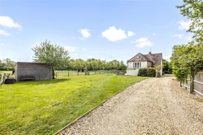 6 bed property, in Station Road, £1,050,000