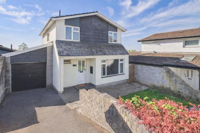3 bed property, in Mill Common, £325,000