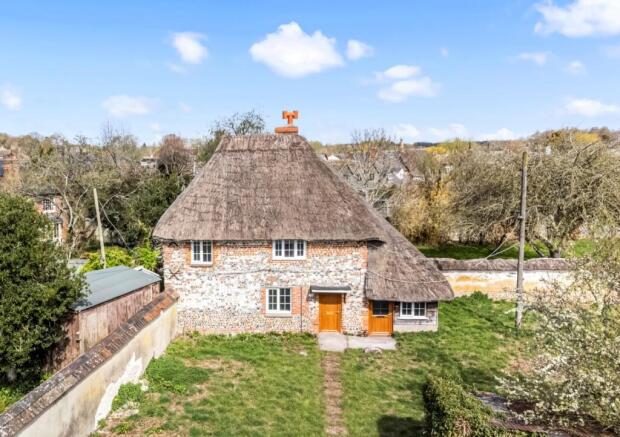 2 bed property, in Orchard Farm, £400,000