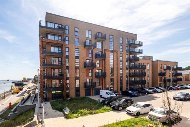 2 bed property, in Flat 39, £320,000