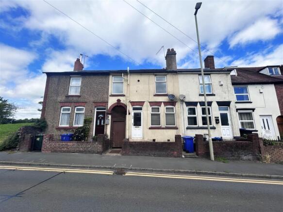 2 bed property, in Stourbridge Road, £190,000