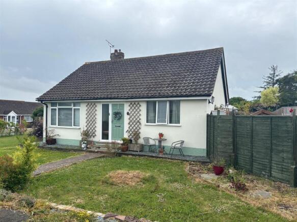2 bed property, in Manor Close, £339,950