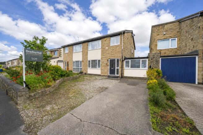 4 bed property, in Whitehall Road, £254,800