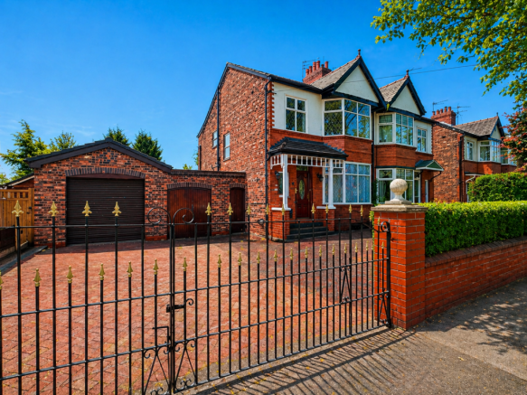 4 bed property, in Sandy Lane, £725,000