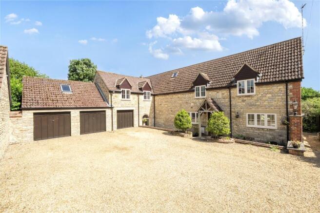 5 bed property, in Main Street, £900,000