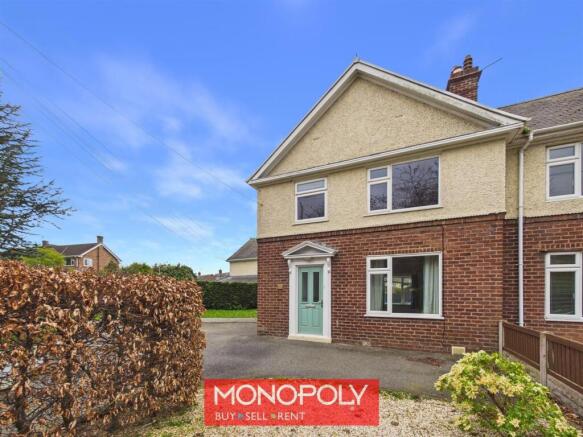 3 bed property, in Maes Y Dre, £215,000