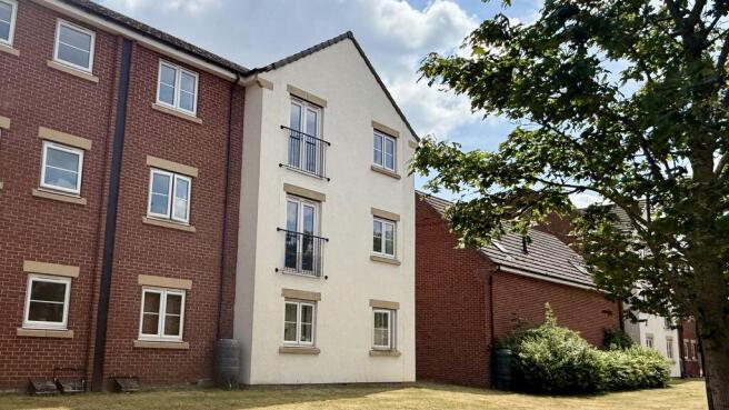 2 bed property, in Pintail Close, £85,000
