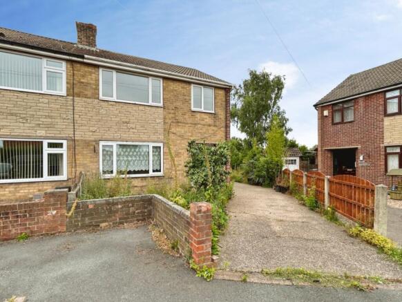 3 bed property, in St. Margarets Avenue, £180,000