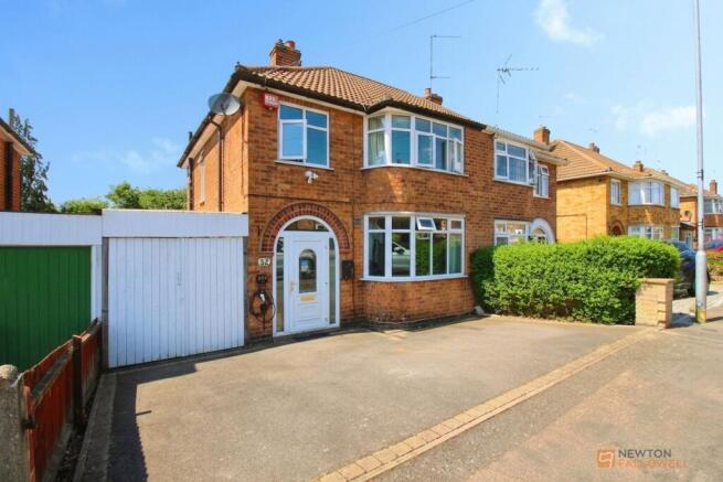 3 bed property, in Mossdale Road, £290,000