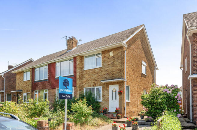 2 bed property, in Ivy Gardens, £175,000