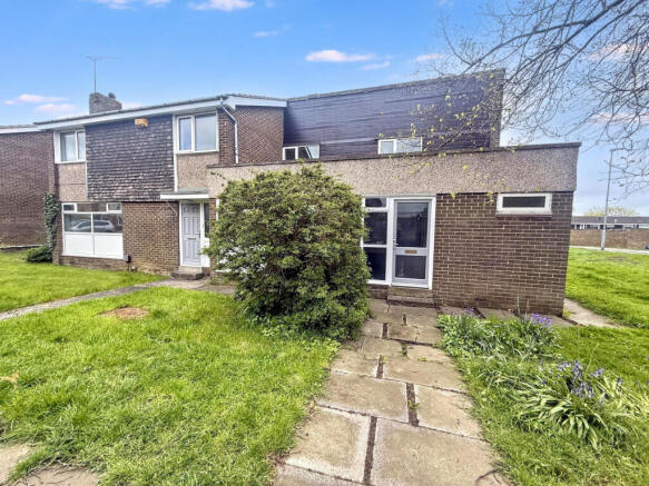 5 bed property, in Cateran Way, £270,000