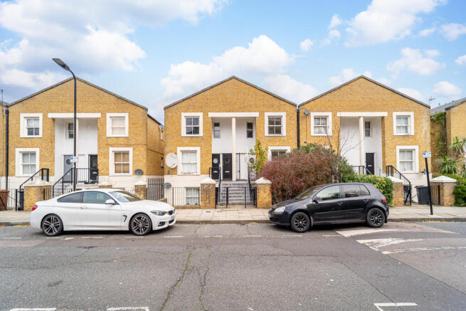 4 bed property, in Shrubland Road, £1,100,000