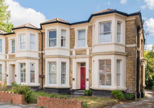 1 bed property, in 4 Cheshunt House, £140,000