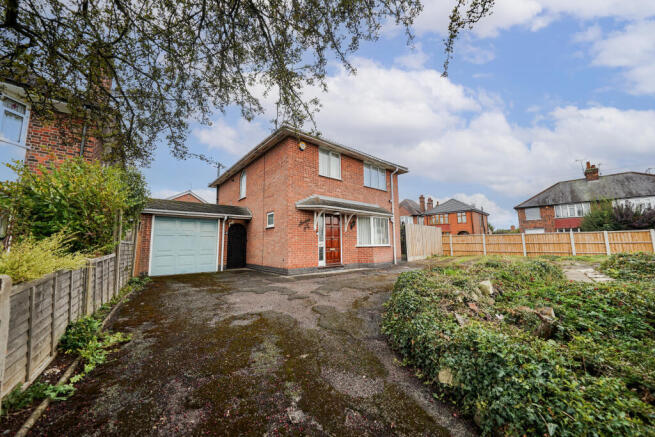 4 bed property, in Park Hill Drive, £350,000