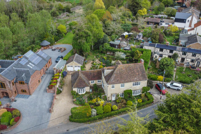 5 bed property, in Springvale, £695,000