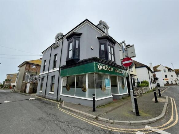 3 bed property, in South Street, £300,000