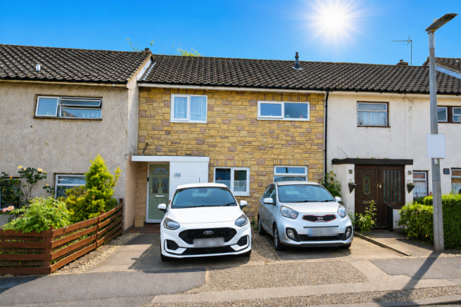 3 bed property, in Bernhardt Crescent, £330,000