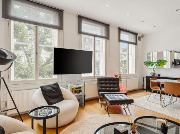 2 bed property, in Queen's Gate, £1,150,000
