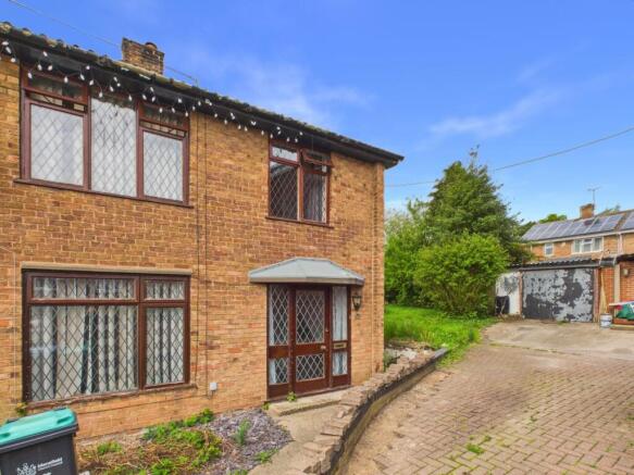 3 bed property, in Laxton Drive, £150,000