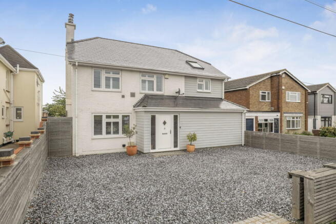 4 bed property, in Lower Rainham Road, £700,000