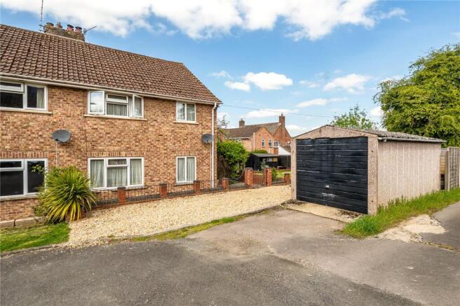 3 bed property, in Five Stiles Road, £385,000