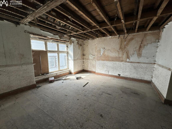 4 bed property, in Church Street, £100,000