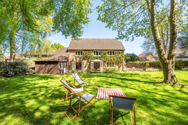 6 bed property, in Ellington Way, £1,500,000