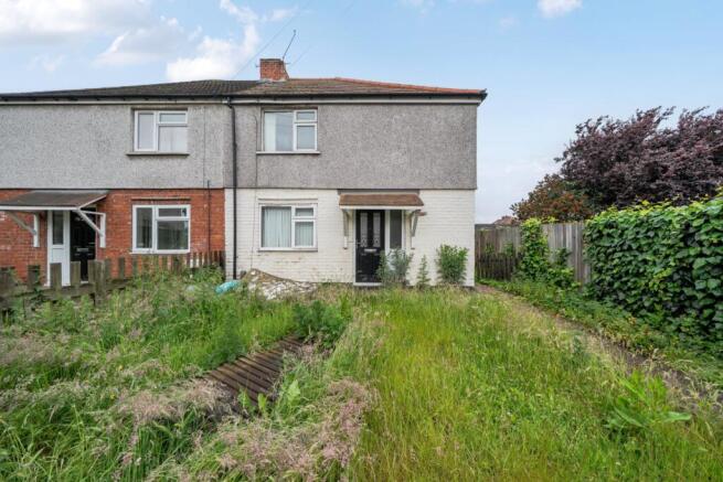 3 bed property, in Hardwick Road East, £125,000
