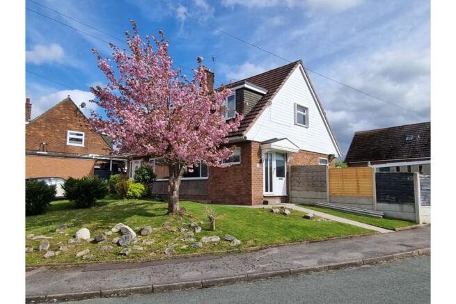 3 bed property, in Churchill Crescent, £360,000