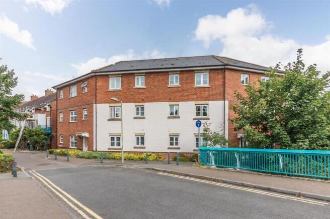 1 bed property, in Smiths Wharf, £170,000