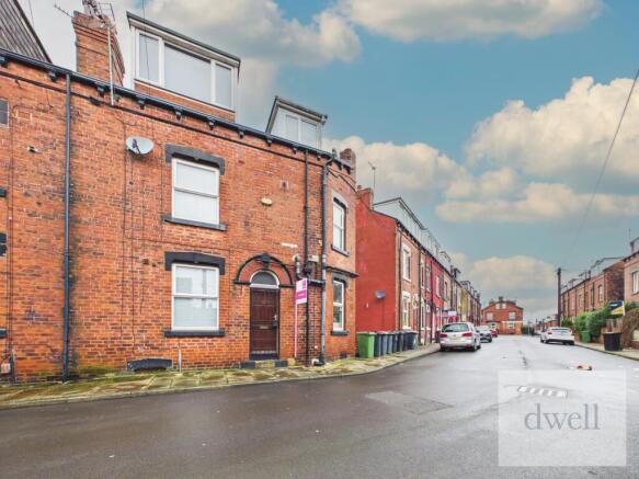 3 bed property, in Whingate Avenue, £130,000