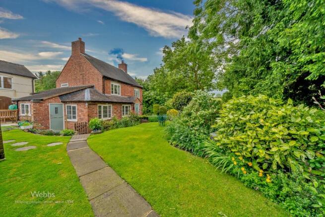 4 bed property, in High Street, £460,000