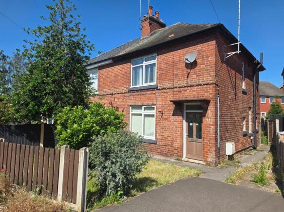 3 bed property, in Newark Road, £135,000