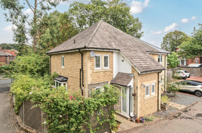 2 bed property, in St Anns Tower Mews, £260,000