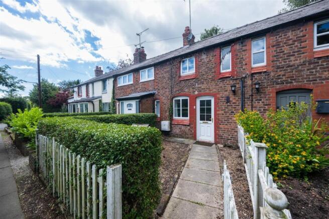 2 bed property, in West End, £215,000