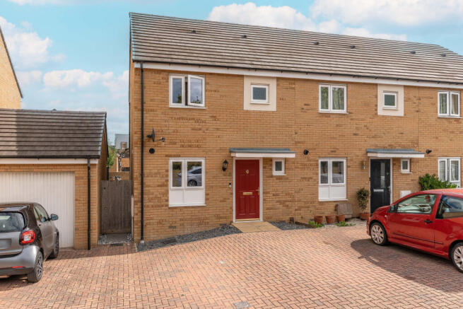 3 bed property, in Lyde Green, £350,000