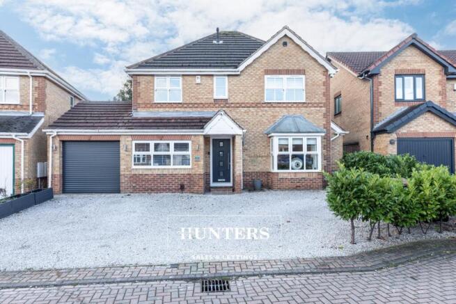 5 bed property, in Redhill Walk, £400,000