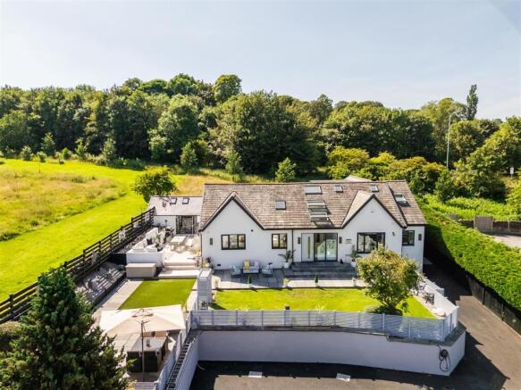 4 bed property, in Priesthorpe Road, £900,000