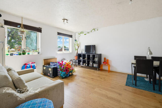 1 bed property, in Hewison Street, £300,000
