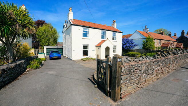 4 bed property, in Silver Street, £925,000