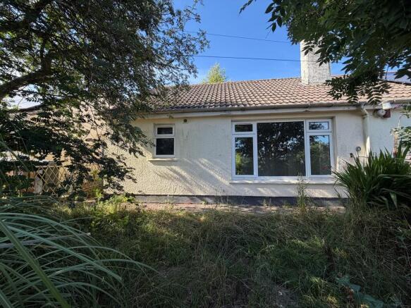 1 bed property, in Moor Road, £95,000