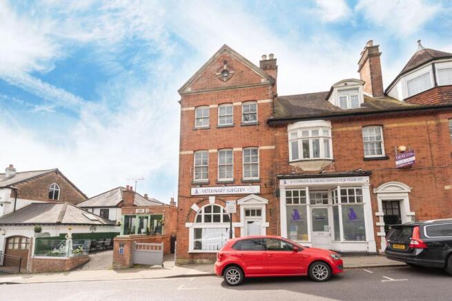 2 bed property, in Stanmore Hill, £300,000