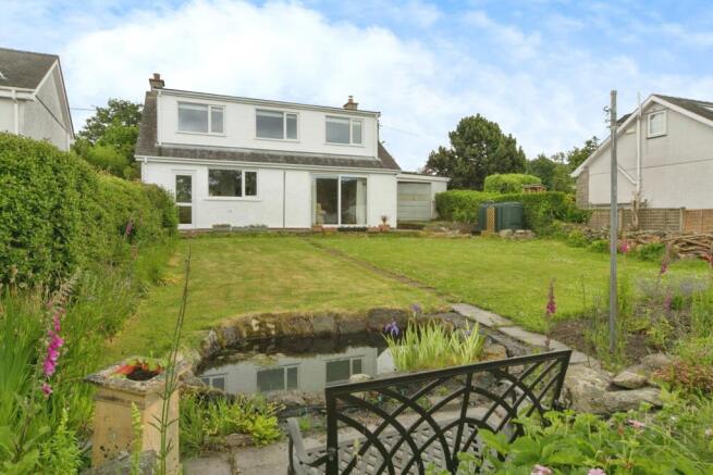 3 bed property, in Rhostryfan, £270,000